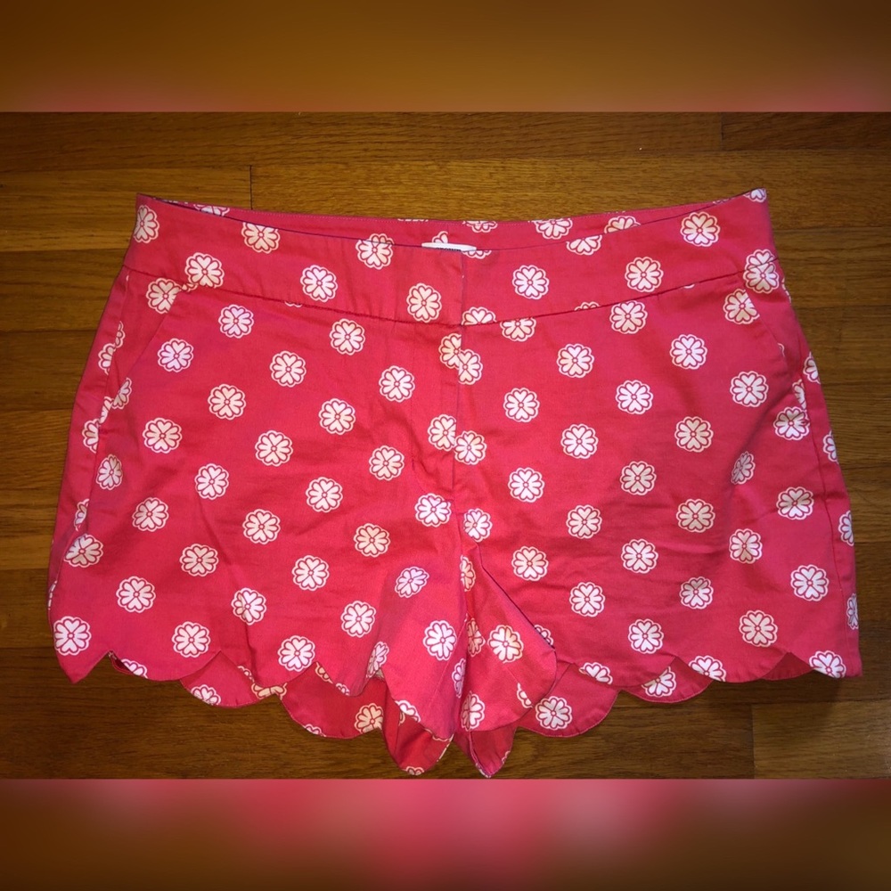 Crown and Ivy Coral & White Scalloped Hem Shorts